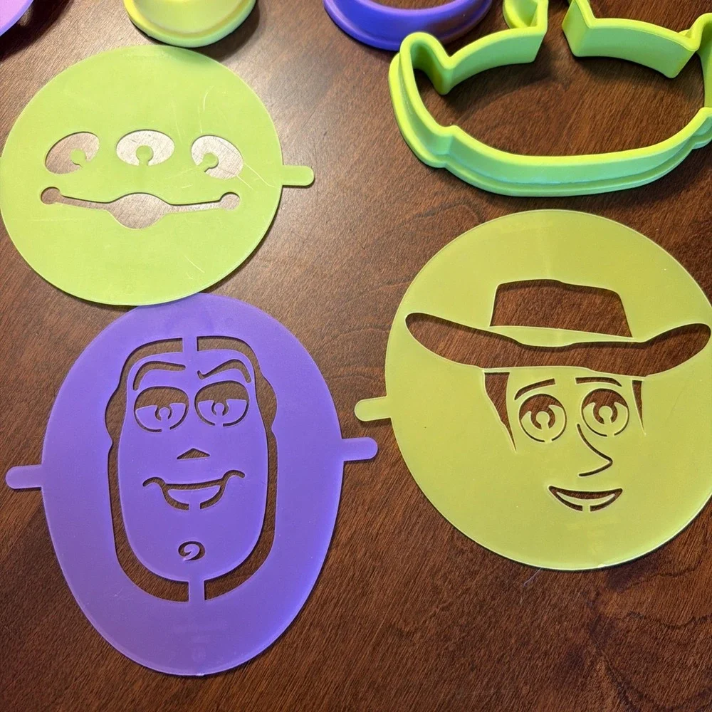 2 Pampered Chef Toy Story Items Pancake Molds And Pancake Flipper